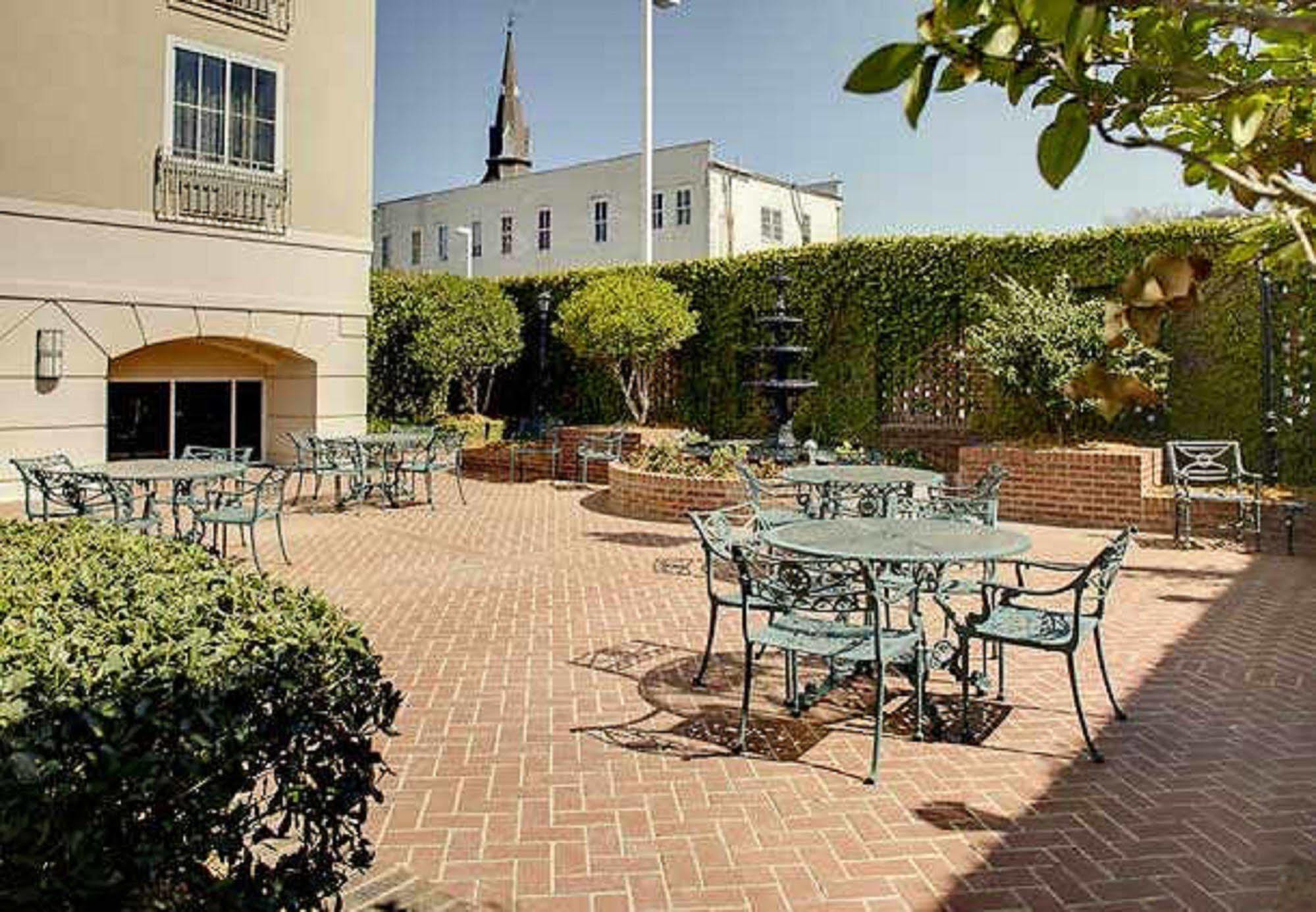 Courtyard By Marriott Charleston Historic District Hotel Exterior photo